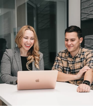 HR Director and Engineer discussing work over the laptop